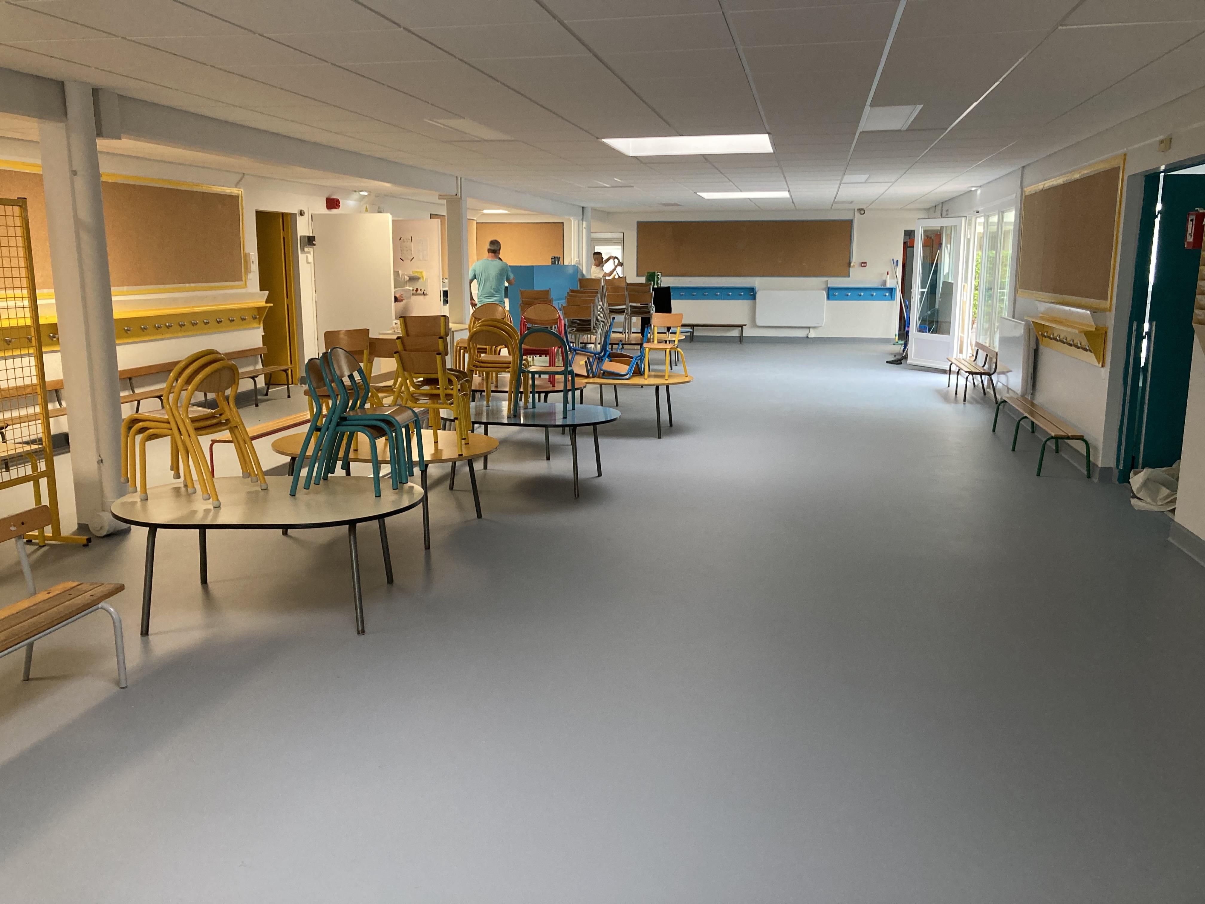 Pose d’un autolissant souple dans une école maternelle